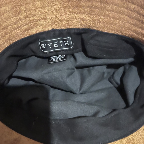🎁Wyeth Faux Suede tan bucket hat - Picture 3 of 3